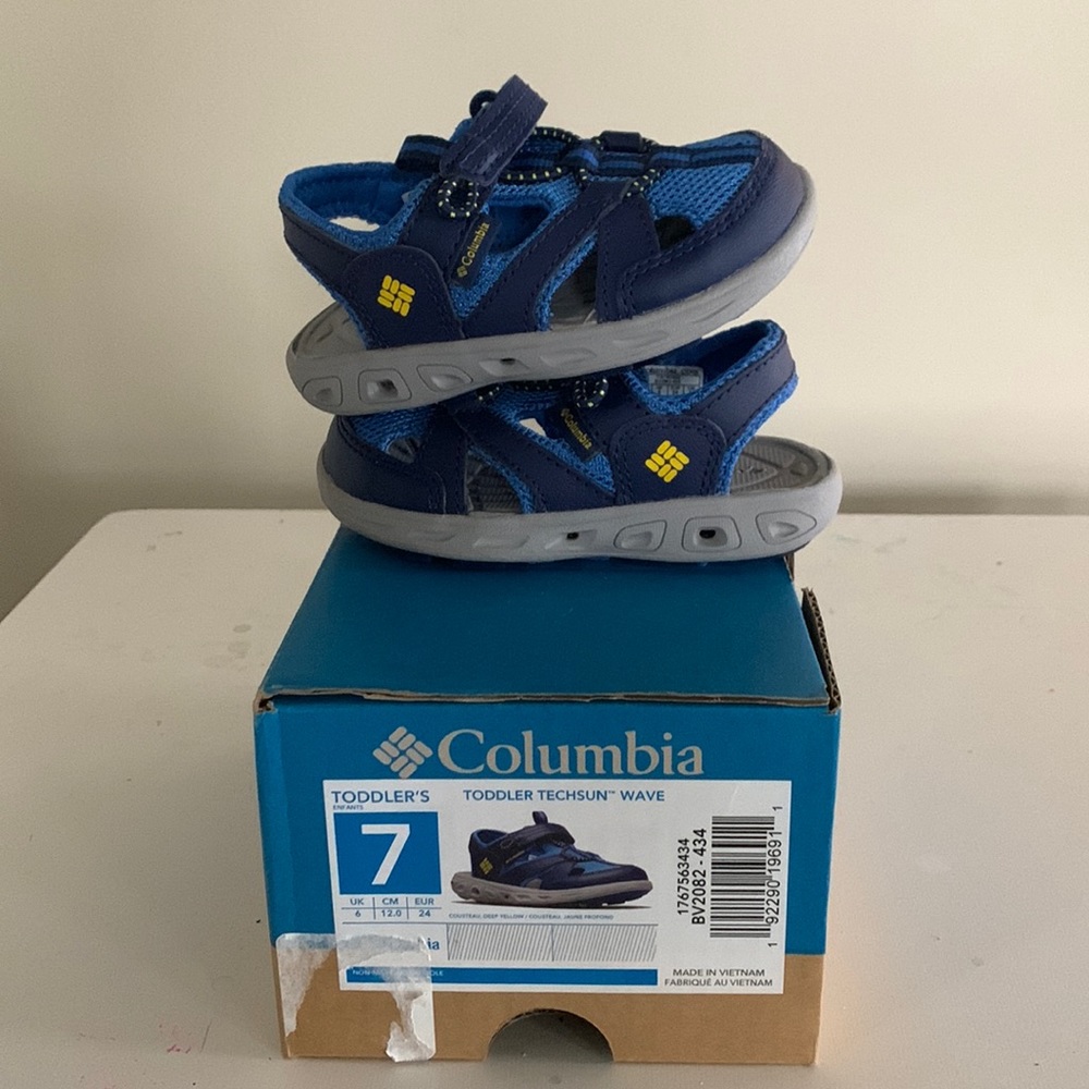 New Toddler’s Columbia Techsun Wave Sandals. Size 7.